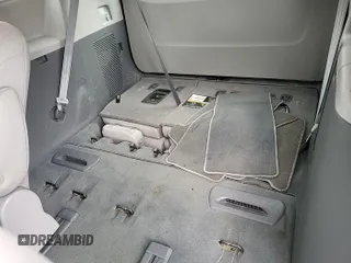 2020 Toyota Sienna XLE z VIN 5TDDZ3DC9LS240453, wystawiony jako IAAI lot #42566212 z przebiegiem 94 405 mil mil oraz . Historia ofert i sprzedaży dostępna na DreamBid. Obrazek 9.