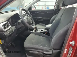 2017 Kia Sorento LX z VIN 5XYPG4A38HG237626, wystawiony jako Copart lot #57173035 z przebiegiem 141 417 mil mil oraz Szkoda całkowita • Salvage title. Historia ofert i sprzedaży dostępna na DreamBid. Obrazek 7.