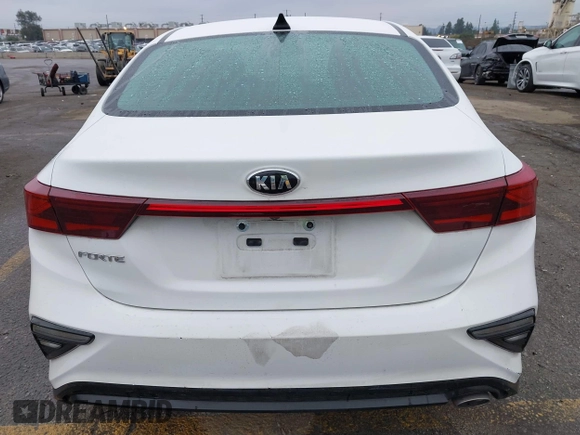 2021 Kia Forte LXS with VIN 3KPF24AD8ME332309, listed as a IAAI auction lot 41885851 with 27,395 mi miles. Bid and sale history available at carsss.com. Image 16.
