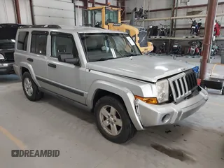2006 Jeep Commander z VIN 1J8HG48K06C293653, wystawiony jako IAAI lot #42016750 z przebiegiem 136 315 mil mil oraz . Historia ofert i sprzedaży dostępna na DreamBid. Obrazek 1.