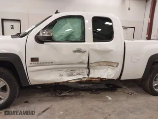 2012 Chevrolet Silverado 1500 LT with VIN 1GCRKSE73CZ336373, listed as a IAAI auction lot 41699061 with 193,651 mi miles. Bid and sale history available at carsss.com. Image 6.