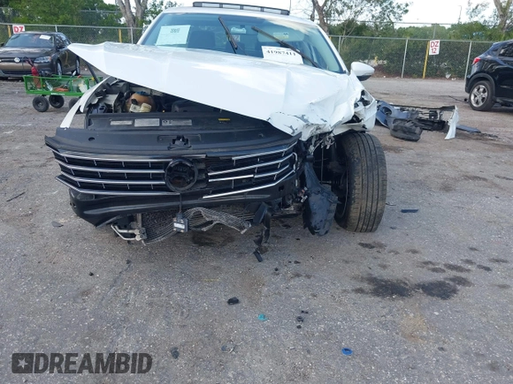 2016 Volkswagen Passat SE with VIN 1VWBS7A35GC036910, listed as a IAAI auction lot 41987411 with 108,250 mi miles and . Bid and sale history available at DreamBid. Image 6.