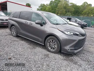 2021 Toyota Sienna XLE z VIN 5TDYRKEC2MS017781, wystawiony jako IAAI lot #42231946 z przebiegiem 65 861 mil mil oraz . Historia ofert i sprzedaży dostępna na DreamBid. Obrazek 1.