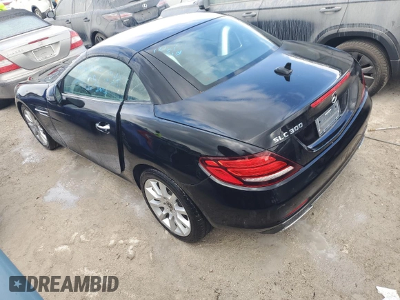 2018 Mercedes-Benz SLC 300 с VIN WDDPK3JA2JF152240, выставлен на аукционе Copart как лот 74229854 с пробегом Не указан миль и На запчасти • Non repairable. История ставок и продаж доступна на DreamBid. Изображение 2.