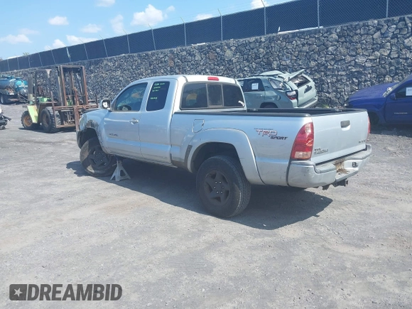 2006 Toyota Tacoma with VIN 5TEUU42N46Z286272, listed as a IAAI auction lot 41518642 with 243,142 mi miles. Bid and sale history available at carsss.com. Image 3.