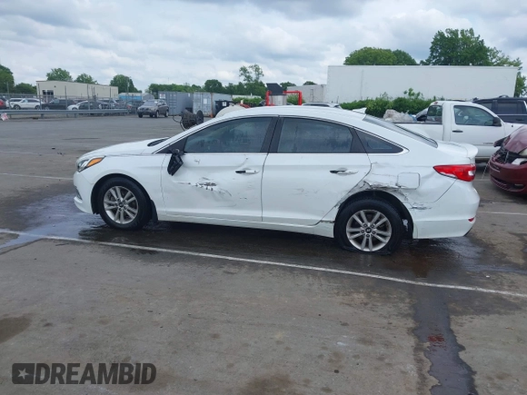 2017 Hyundai Sonata SE z VIN 5NPE24AF7HH556136, wystawiony jako IAAI lot #42134580 z przebiegiem 64 333 mil mil oraz . Historia ofert i sprzedaży dostępna na DreamBid. Obrazek 14.