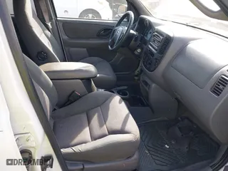 2001 Ford Escape XLT with VIN 1FMYU04151KF69759, listed as a IAAI auction lot 41997906 with 182,133 mi miles. Bid and sale history available at carsss.com. Image 5.