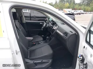 2019 Volkswagen Tiguan SE with VIN 3VV2B7AX5KM049686, listed as a IAAI auction lot 40280519 with 46,114 mi miles. Bid and sale history available at carsss.com. Image 5.