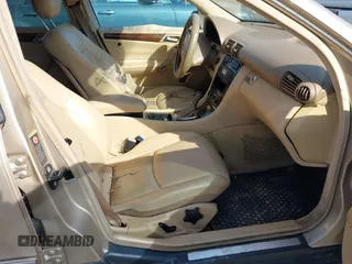 2003 Mercedes-Benz C 240 z VIN WDBRF61J03F336599, wystawiony jako IAAI lot #41435643 z przebiegiem Nie podano mil oraz . Historia ofert i sprzedaży dostępna na DreamBid. Obrazek 5.