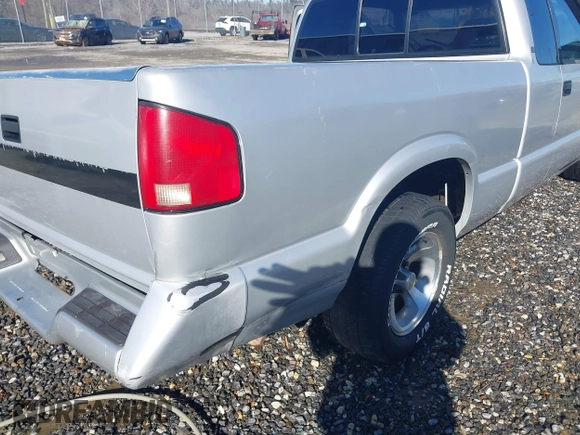 1994 Chevrolet S-10 LS with VIN 1GCCS19ZXR8233932, listed as a IAAI auction lot 41072044 with 171,666 mi miles. Bid and sale history available at carsss.com. Image 19.