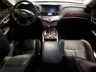 2015 Infiniti Q70 z VIN JN1BY1AR1FM560117, wystawiony jako Copart lot #81796594 z przebiegiem 87 093 mil mil oraz Szkody całkowita. Historia ofert i sprzedaży dostępna na DreamBid. Obrazek 8.
