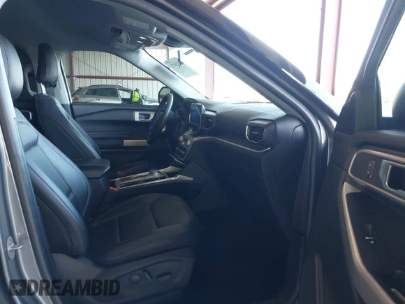 2022 Ford Explorer XLT z VIN 1FMSK7DHXNGB36514, wystawiony jako IAAI lot #42310723 z przebiegiem 44 198 mil mil oraz . Historia ofert i sprzedaży dostępna na DreamBid. Obrazek 5.