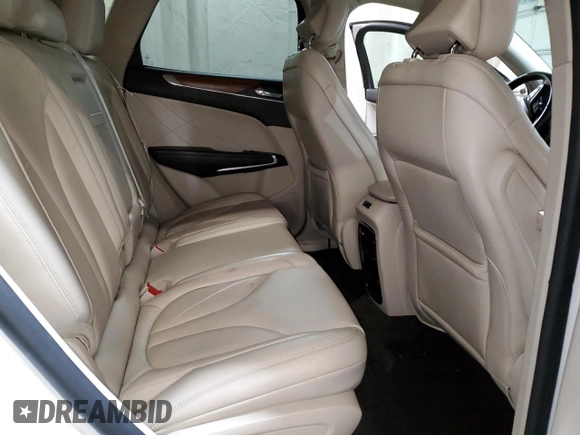 2019 Lincoln MKC Select z VIN 5LMCJ2D9XKUL26052, wystawiony jako Copart lot #54118395 z przebiegiem 66 335 mil mil oraz Szkoda całkowita • Salvage title. Historia ofert i sprzedaży dostępna na DreamBid. Obrazek 11.
