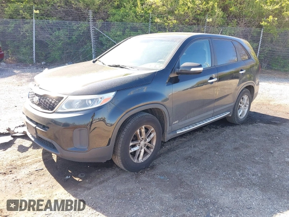 2015 Kia Sorento LX with VIN 5XYKTCA63FG614211, listed as a IAAI auction lot 42041969 with 133,264 mi miles and . Bid and sale history available at carsss.com. Image 2.