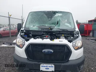 2024 Ford Transit Passenger XL with VIN 1FBAX2C89RKB89363, listed as a IAAI auction lot 42216151 with 1,496 mi miles and . Bid and sale history available at DreamBid. Image 18.