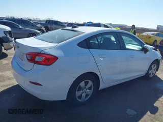 2017 Chevrolet Cruze LS z VIN 1G1BC5SM5H7156009, wystawiony jako IAAI lot #41667324 z przebiegiem 164 754 mil mil oraz . Historia ofert i sprzedaży dostępna na DreamBid. Obrazek 4.