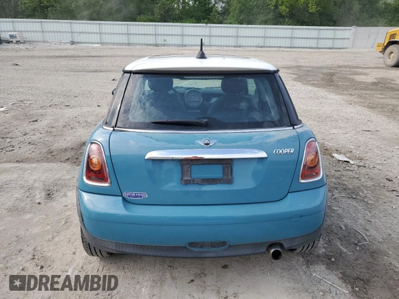2010 MINI Hardtop z VIN WMWMF3C55ATZ21524, wystawiony jako Copart lot #57141035 z przebiegiem 155 043 mil mil oraz Nie do naprawy • Non repairable. Historia ofert i sprzedaży dostępna na DreamBid. Obrazek 6.