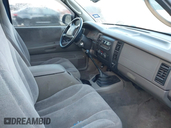 2003 Dodge Dakota SLT z VIN 1D7HL42N93S196397, wystawiony jako IAAI lot #42105857 z przebiegiem 159 690 mil mil oraz . Historia ofert i sprzedaży dostępna na DreamBid. Obrazek 5.