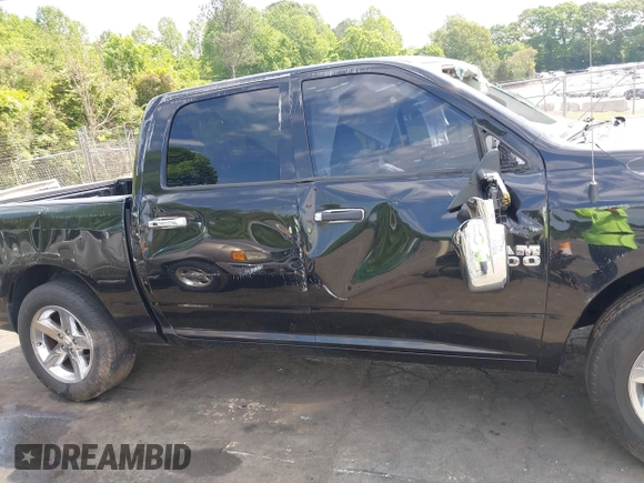 2017 Ram 1500 Express z VIN 3C6RR6KTXHG783074, wystawiony jako IAAI lot #42139881 z przebiegiem 158 633 mil mil oraz . Historia ofert i sprzedaży dostępna na DreamBid. Obrazek 13.