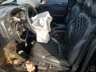 2000 GMC Jimmy Diamond Edition Luxury z VIN 1GKDT13W9Y2305564, wystawiony jako Copart lot #49488665 z przebiegiem 256 410 mil mil oraz Szkoda całkowita • Salvage title. Historia ofert i sprzedaży dostępna na DreamBid. Obrazek 7.