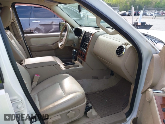2010 Ford Explorer Eddie Bauer z VIN 1FMEU7EE1AUA40939, wystawiony jako IAAI lot #42009339 z przebiegiem 216 731 mil mil oraz . Historia ofert i sprzedaży dostępna na DreamBid. Obrazek 5.