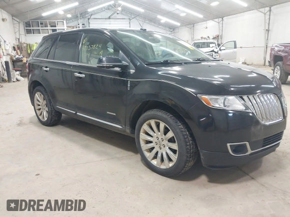 2014 Lincoln MKX with VIN 2LMDJ8JK4EBL16245, listed as a IAAI auction lot 42137824 with 184,479 mi miles. Bid and sale history available at carsss.com. Image 1.