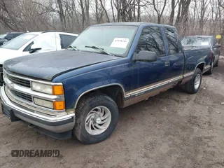 1998 Chevrolet Silverado 1500 with VIN 2GCEC19R0W1116302, listed as a IAAI auction lot 41558346 with 282,870 mi miles and . Bid and sale history available at DreamBid. Image 2.