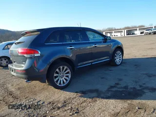2013 Lincoln MKX with VIN 2LMDJ8JK1DBL28495, listed as a IAAI auction lot 41900565 with 132,511 mi miles. Bid and sale history available at carsss.com. Image 4.