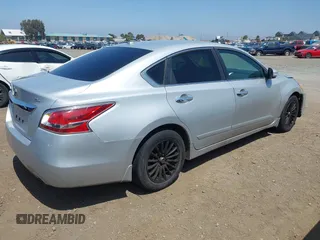 2015 Nissan Altima 2.5 z VIN 1N4AL3AP6FN919785, wystawiony jako IAAI lot #42408330 z przebiegiem 101 555 mil mil oraz . Historia ofert i sprzedaży dostępna na DreamBid. Obrazek 4.
