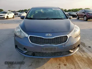 2016 Kia Forte LX z VIN KNAFX4A63G5551727, wystawiony jako Copart lot #57062515 z przebiegiem 131 419 mil mil oraz Szkoda całkowita • Salvage title. Historia ofert i sprzedaży dostępna na DreamBid. Obrazek 5.