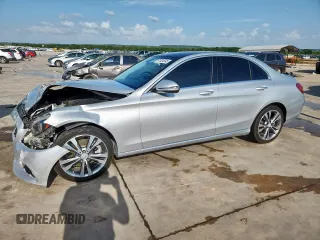 2016 Mercedes-Benz C 300 z VIN 55SWF4JB8GU175526, wystawiony jako Copart lot #61534545 z przebiegiem 90 277 mil mil oraz Szkoda całkowita • Salvage title. Historia ofert i sprzedaży dostępna na DreamBid. Obrazek 1.