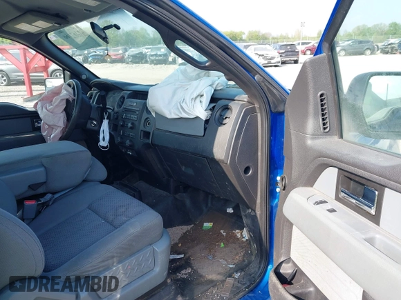 2014 Ford F-150 XL z VIN 1FTFX1EF2EFB82605, wystawiony jako IAAI lot #42267166 z przebiegiem 220 834 mil mil oraz . Historia ofert i sprzedaży dostępna na DreamBid. Obrazek 5.
