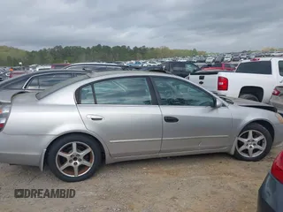 2002 Nissan Altima SE with VIN 1N4BL11D22C276694, listed as a IAAI auction lot 41949577 with 170,000 mi miles. Bid and sale history available at carsss.com. Image 13.