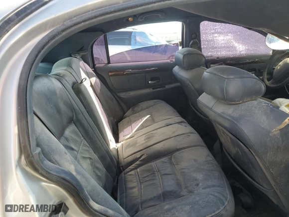 2000 Lincoln Town Car Executive with VIN 1LNHM81W3YY824379, listed as a Copart auction lot 42883405 with 0 mi miles and Non Repairable. Bid and sale history available at carsss.com. Image 11.