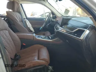 2024 BMW X7 xDrive40i z VIN 5UX23EM07R9U74509, wystawiony jako Copart lot #58172885 z przebiegiem Nie podano mil oraz Szkoda całkowita • Salvage title. Historia ofert i sprzedaży dostępna na DreamBid. Obrazek 7.