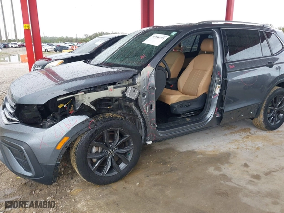 2022 Volkswagen Tiguan SE with VIN 3VV3B7AX0NM159344, listed as a IAAI auction lot 40788371 with 29,938 mi miles. Bid and sale history available at carsss.com. Image 6.