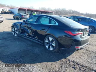 2024 BMW i4 eDrive40 z VIN WBY73AW02RFT29049, wystawiony jako IAAI lot #41636126 z przebiegiem 6670 mil mil oraz . Historia ofert i sprzedaży dostępna na DreamBid. Obrazek 3.