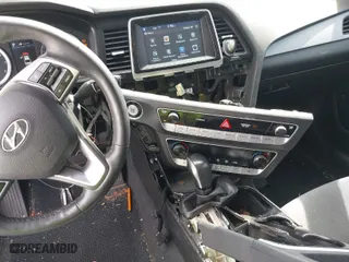 2019 Hyundai Sonata Sport with VIN 5NPE34AF8KH751764, listed as a IAAI auction lot 41751278 with 139,187 mi miles. Bid and sale history available at carsss.com. Image 22.