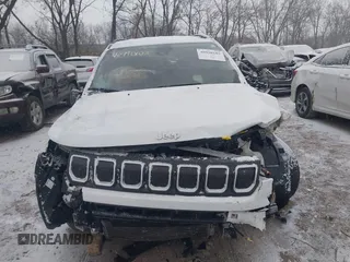 2022 Jeep Compass Latitude with VIN 3C4NJDBB4NT133203, listed as a IAAI auction lot 40990103 with Not provided miles and . Bid and sale history available at DreamBid. Image 13.