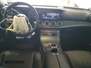 2019 Mercedes-Benz E-Class E 300 with VIN WDDZF4KB8KA528772, listed as a Copart auction lot 46392773 with 33,236 mi miles. Bid and sale history available at carsss.com. Image 8.