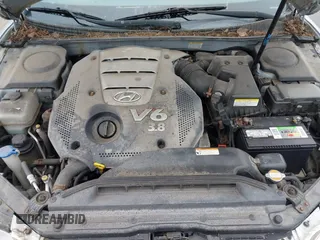 2006 Hyundai Azera SE z VIN KMHFC46F46A077702, wystawiony jako IAAI lot #42088782 z przebiegiem 103 033 mil mil oraz . Historia ofert i sprzedaży dostępna na DreamBid. Obrazek 10.