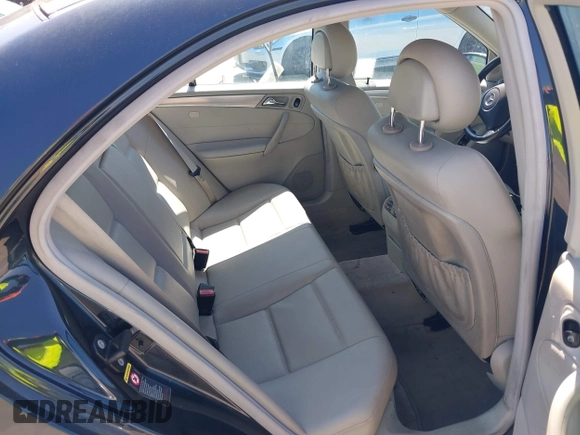 2005 Mercedes-Benz C 230 Kompressor z VIN WDBRF40J35F710180, wystawiony jako IAAI lot #42733063 z przebiegiem 116 202 mil mil oraz . Historia ofert i sprzedaży dostępna na DreamBid. Obrazek 8.
