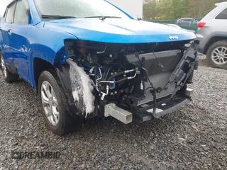 2024 Jeep Compass Latitude with VIN 3C4NJDBN9RT132368, listed as a IAAI auction lot 42149252 with 22,562 mi miles and . Bid and sale history available at DreamBid. Image 6.