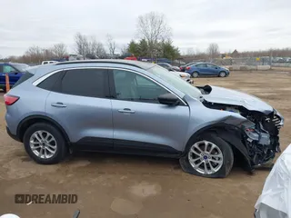 2022 Ford Escape SE Hybrid with VIN 1FMCU9BZ5NUB06831, listed as a IAAI auction lot 41747501 with 26,892 mi miles and . Bid and sale history available at carsss.com. Image 13.