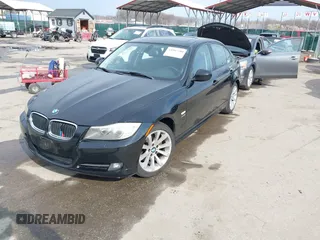 2011 BMW 3 Series 328i xDrive z VIN WBAPK7G55BNN87270, wystawiony jako IAAI lot #41907780 z przebiegiem 168 844 mil mil oraz . Historia ofert i sprzedaży dostępna na DreamBid. Obrazek 2.