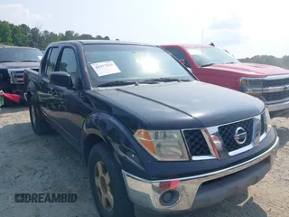 2006 Nissan Frontier SE z VIN 1N6AD07U76C461640, wystawiony jako IAAI lot #42377825 z przebiegiem 228 611 mil mil oraz . Historia ofert i sprzedaży dostępna na DreamBid. Obrazek 1.