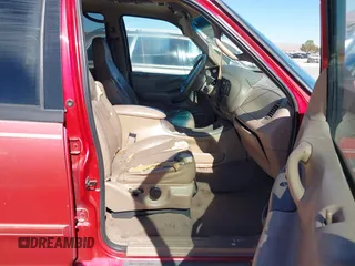 1998 Ford Expedition XLT with VIN 1FMRU17L7WLC03522, listed as a IAAI auction lot 41435642 with 239,787 mi miles. Bid and sale history available at carsss.com. Image 5.