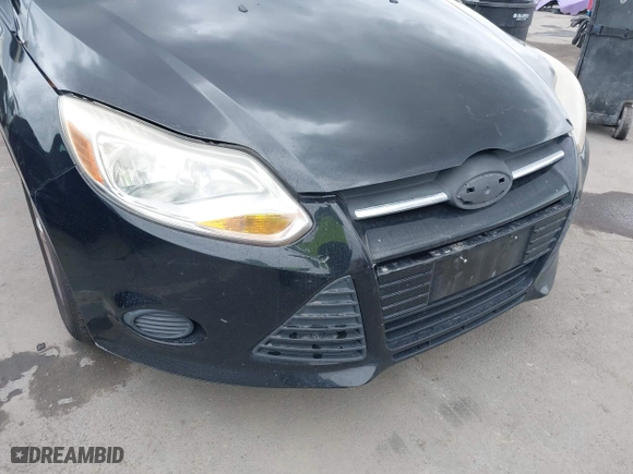 2014 Ford Focus SE with VIN 1FADP3K27EL199542, listed as a IAAI auction lot 42071908 with 142,180 mi miles. Bid and sale history available at carsss.com. Image 6.