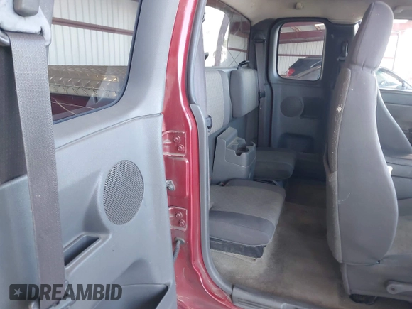 2004 GMC Canyon SLE Z71 z VIN 1GTDS196448128015, wystawiony jako IAAI lot #42306311 z przebiegiem 250 242 mil mil oraz . Historia ofert i sprzedaży dostępna na DreamBid. Obrazek 8.