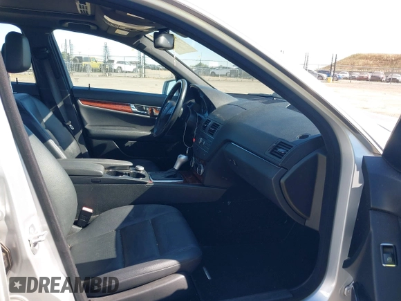 2011 Mercedes-Benz C 300 Sport с VIN WDDGF5EB0BA476899, выставлен на аукционе IAAI как лот 42192386 с пробегом 164 550 миль миль и . История ставок и продаж доступна на DreamBid. Изображение 5.